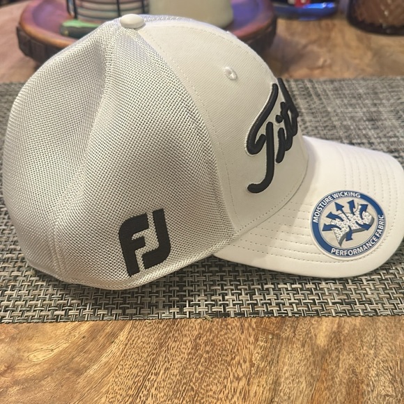 Titleist hat - Picture 3 of 5
